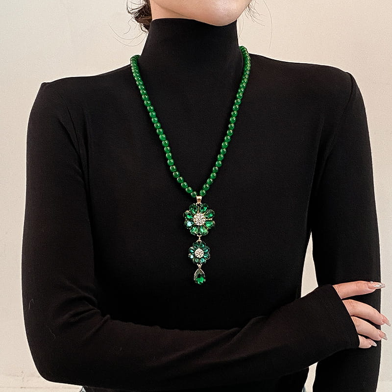 📿Emerald Color Necklace with Stylish Pendant