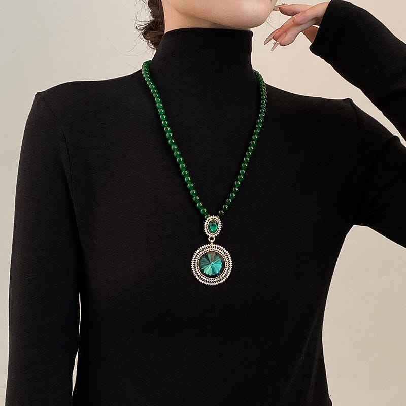 📿Emerald Color Necklace with Stylish Pendant