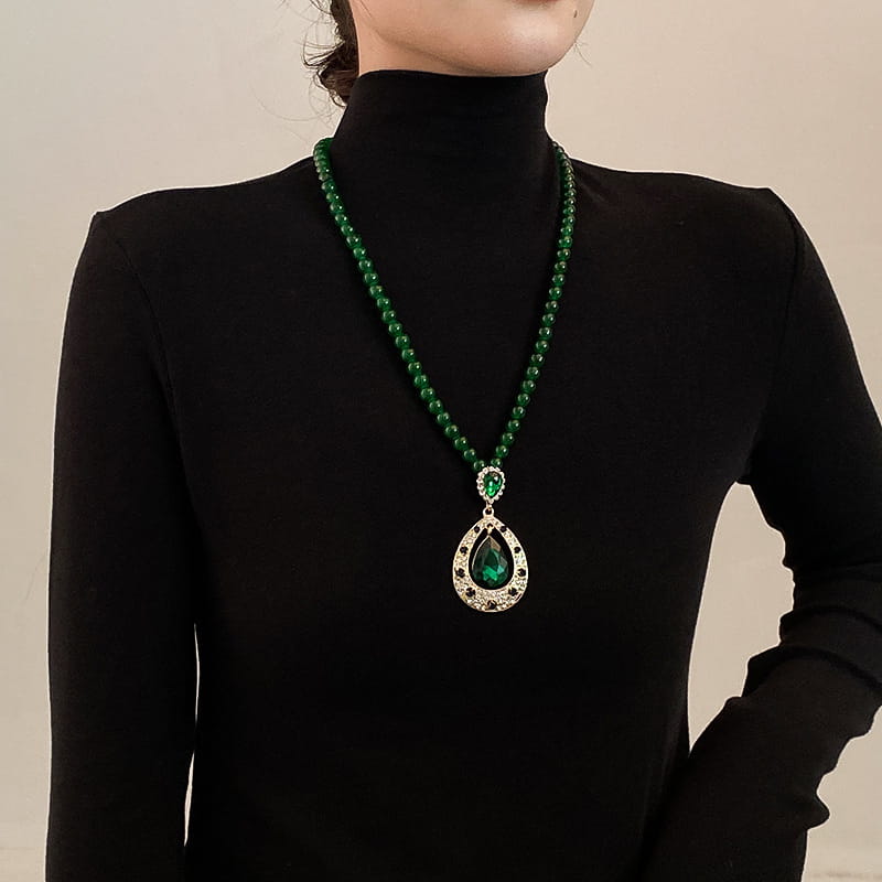 📿Emerald Color Necklace with Stylish Pendant